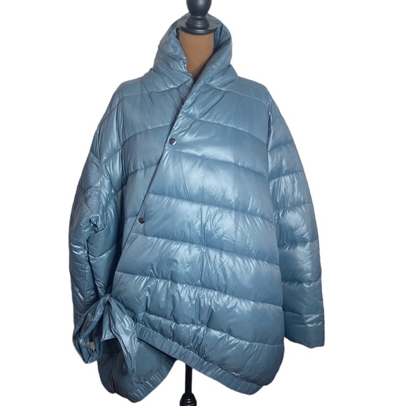 Universal Standard Kanda cocoon crossover puffer jacket with side